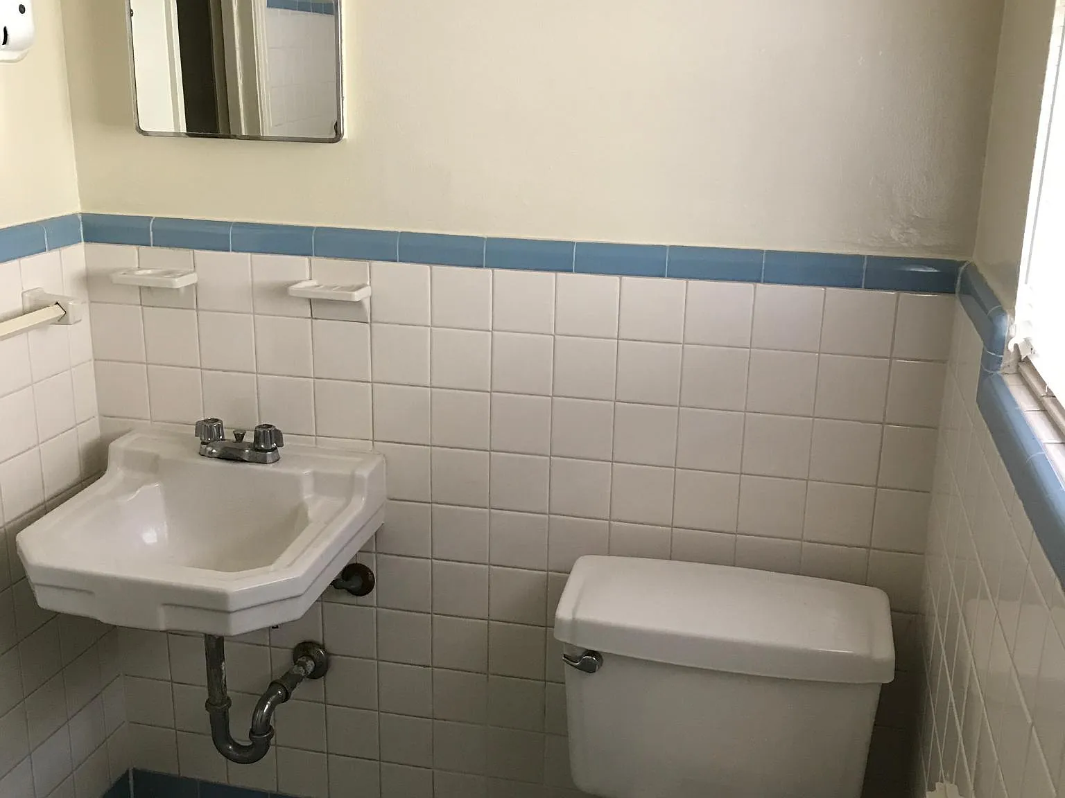 Studio, $700 — Photo 2
