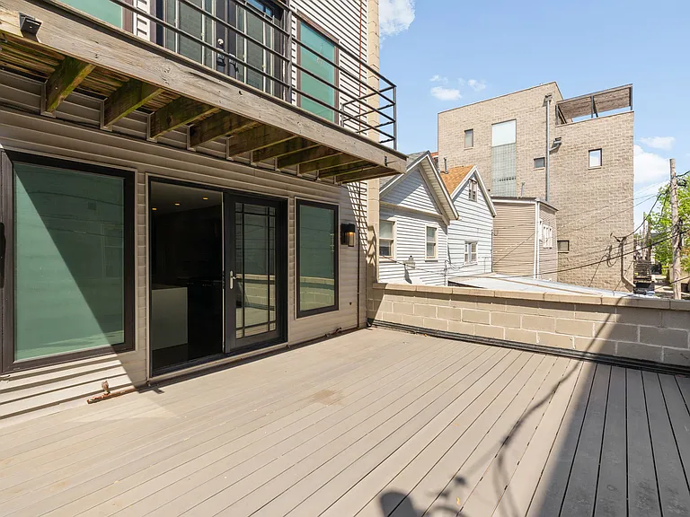 1657 W Erie St — Photo 10