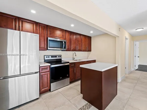 4670 NW 79th Ave APT 1E, Doral, FL 33166