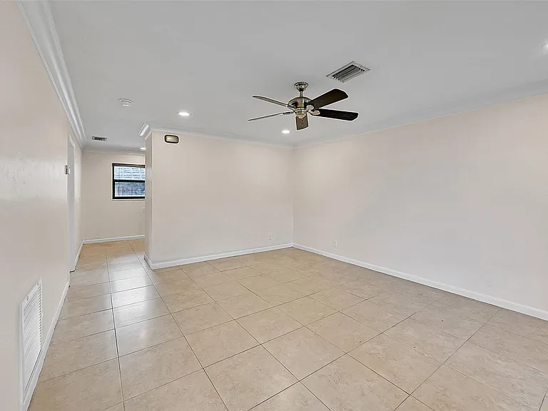 2200 NE 54th St E #EAST — Photo 7