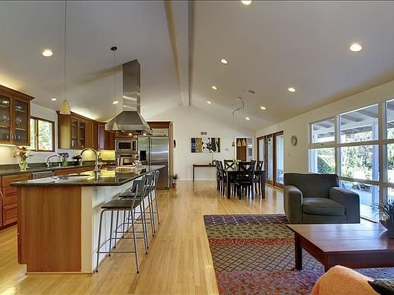3rd image of 2105 Greenways Dr