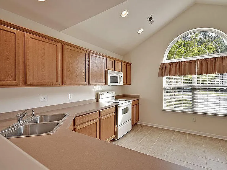 8706 Grassy Oak Trl — Photo 13