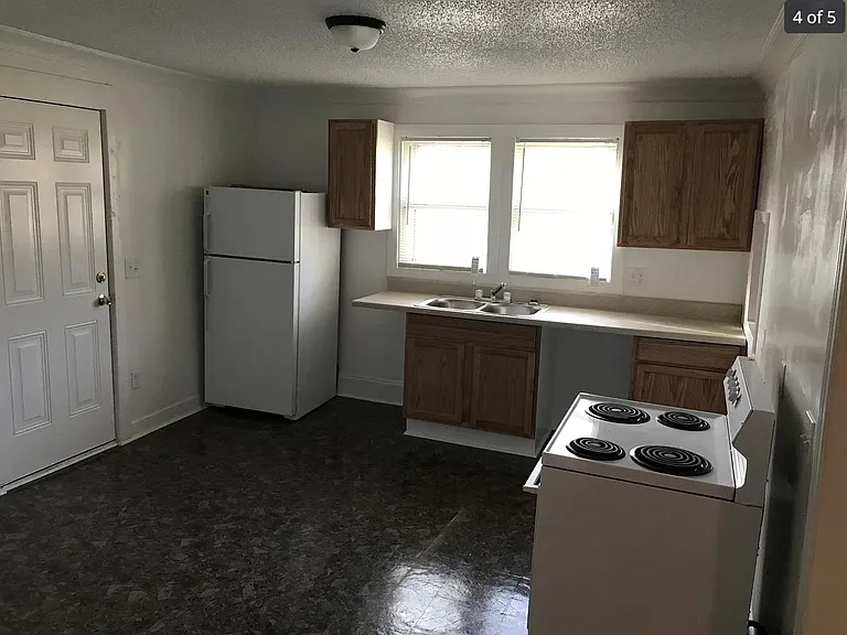 702 Poplar St — Photo 4