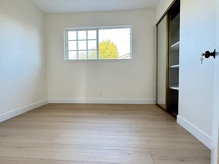 35446 Cleremont Dr — Photo 2