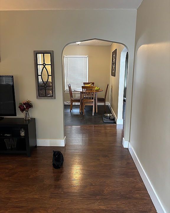 1st image of 320 Churchill Ct