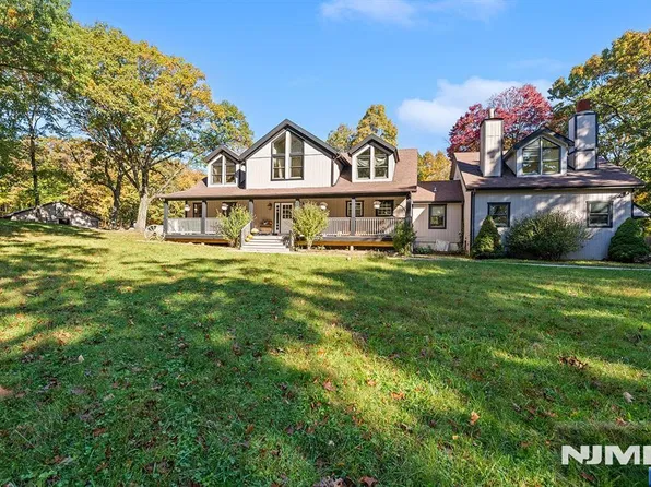 30 Snow Mountain Avenue, Mahwah, NJ 07430