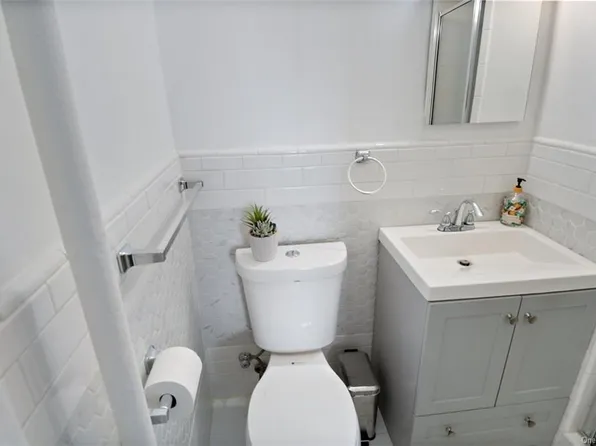 2835 Webb Avenue image 17 of 26