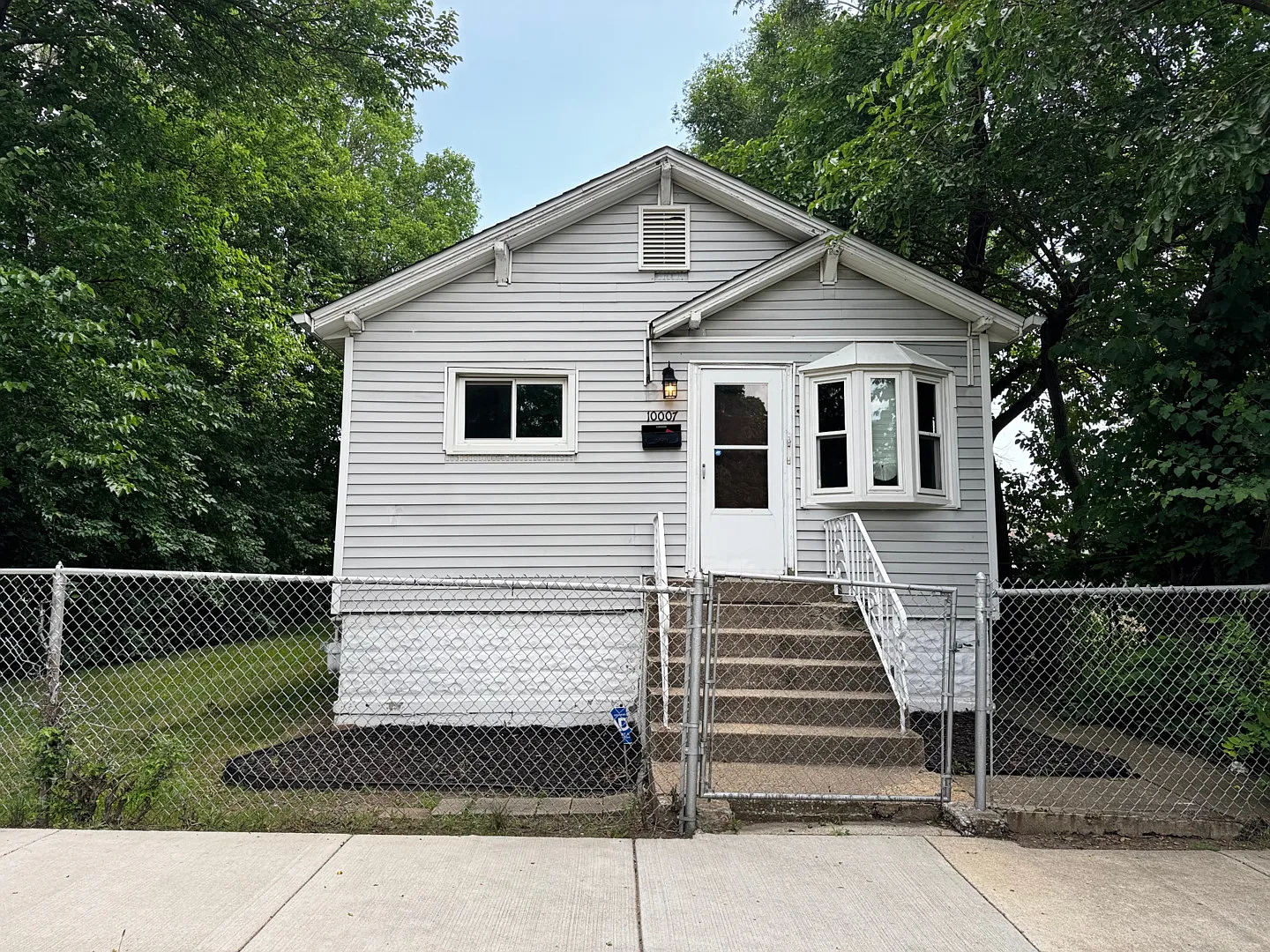 10007 S Hoxie Ave photo 1