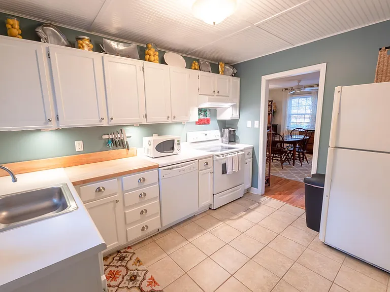 806 Mills St — Photo 12