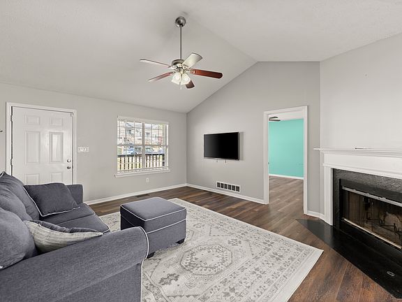 5th image of 2734 Sanibel Ln SE
