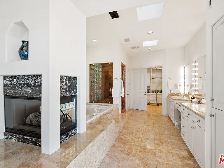 7350 Brodiaea Way — Photo 32