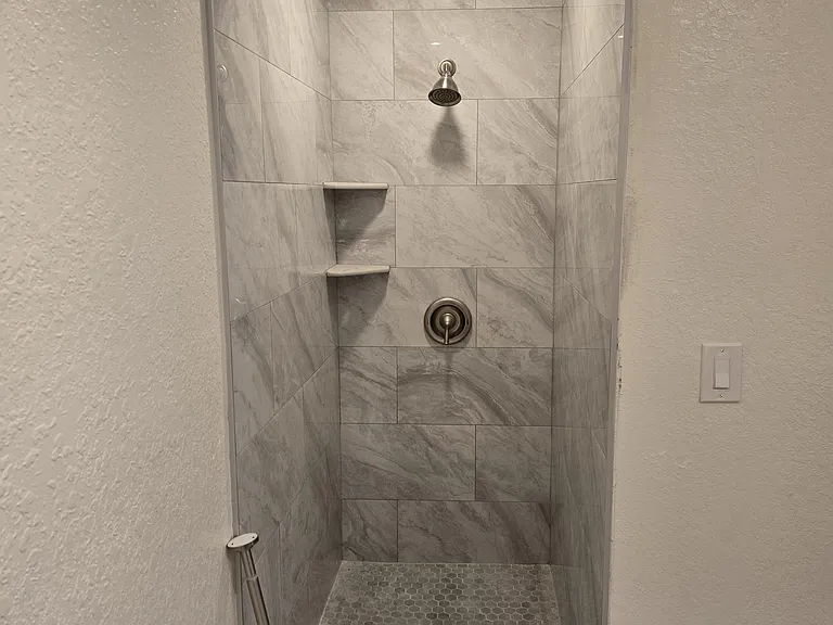 8118 Macoma Dr NE — Photo 16