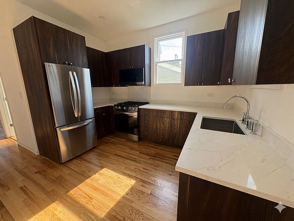 1st image of 1325 W Barry Ave APT 1R