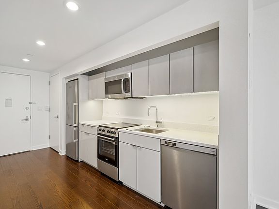 5th image of 400 W 113th St APT 313