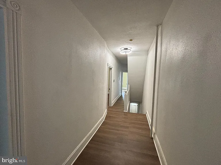 130 E 4th St #2 — Photo 15