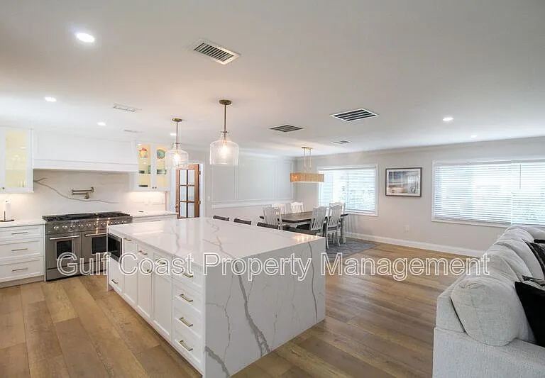 691 Russell St — Photo 26