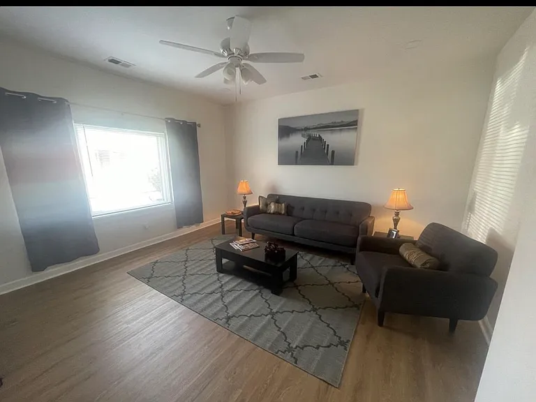 328 Jefferson St — Photo 1
