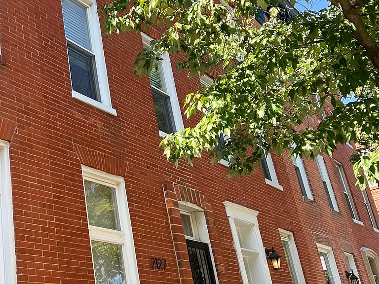 2127 E Fairmount Ave — Photo 16