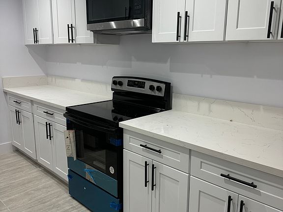 2nd image of 14359 Addison St #1B-1Ba-800Sqft