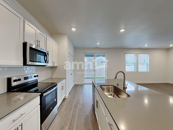 4th image of 4928 85th Pl NE