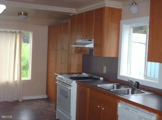 1060 SE Fir St, Toledo, OR 97391