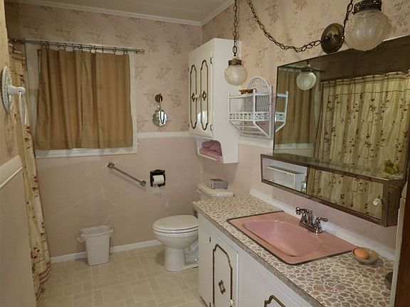 5th image of 136 W 186th St