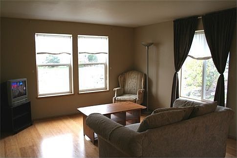 2nd image of 18613 NE Vaughn Milton Loop