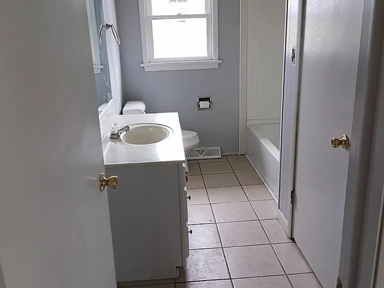 9731 Peach St — Photo 11