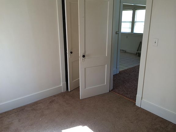 4th image of 2614 Pleasant St