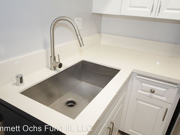 5th image of 1721 Purdue Ave APT 106
