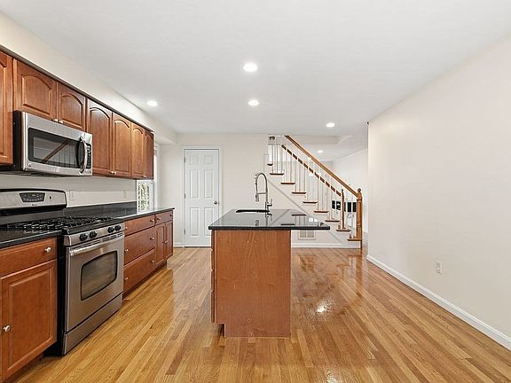 5th image of 333 River St #1