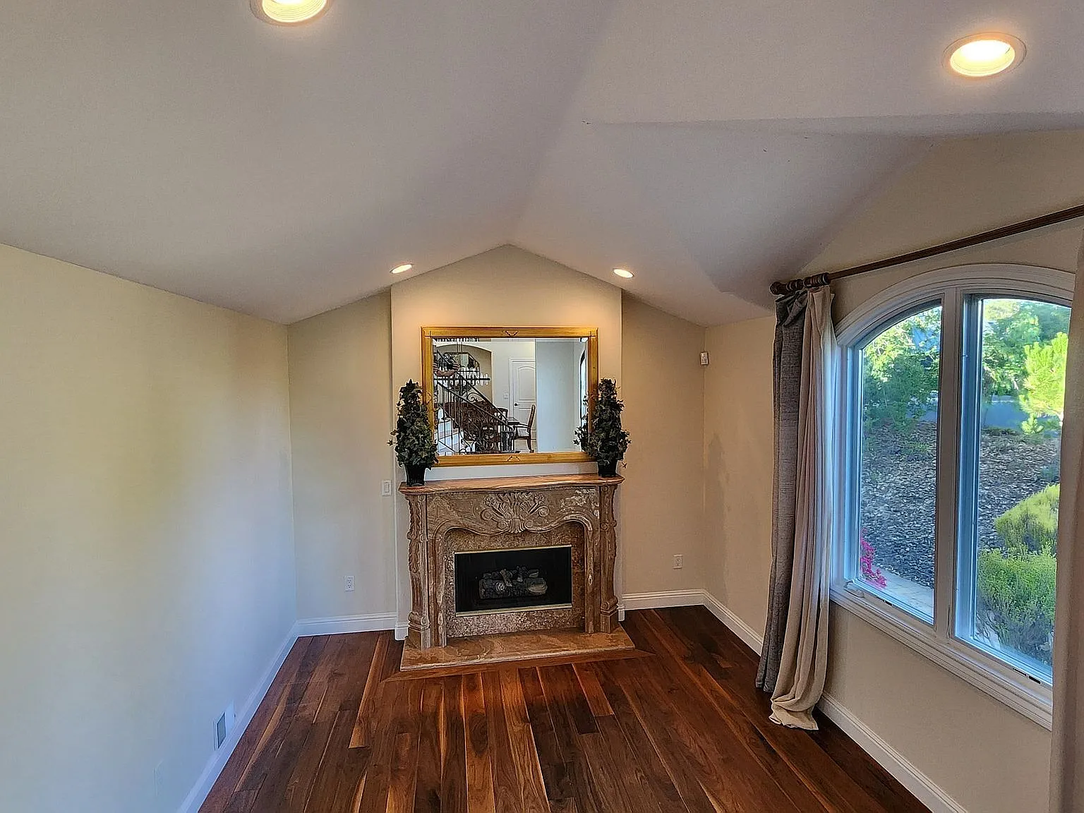 4 bed, 3.5 bath, 3600 sqft, $17,000 — Photo 2