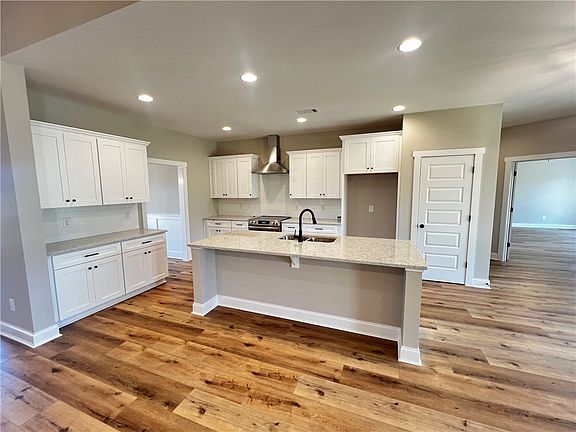 2nd image of 8924 Lee Road 158