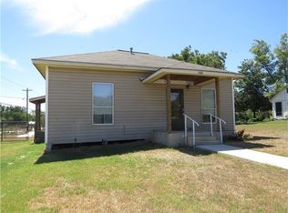 132 E Newton St, Luling, TX 78648