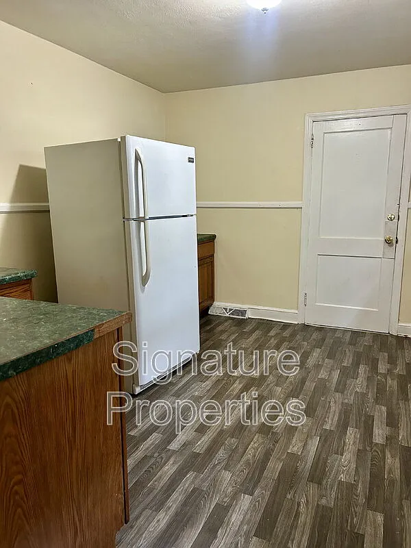 3 bed, 1.0 bath, 1020 sqft, $900 — Photo 4