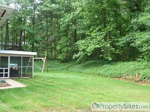 5th image of 260 Holly Dr