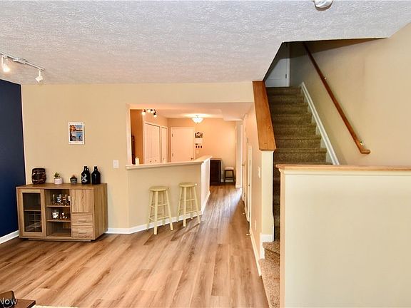 3rd image of 15766 Foxglove Ln