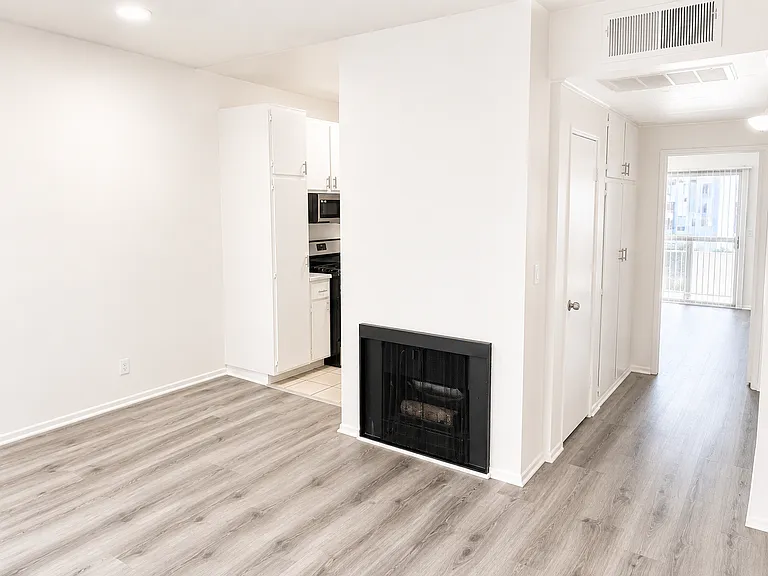 14805 Magnolia Blvd — Photo 5