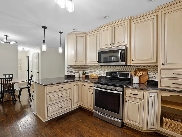 8814 Northcote Ave — Photo 9