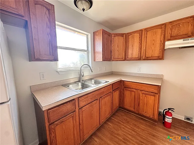 1501 Earle St — Photo 6