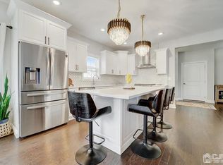 16 Daisy Dr, Somerset, NJ 08873
