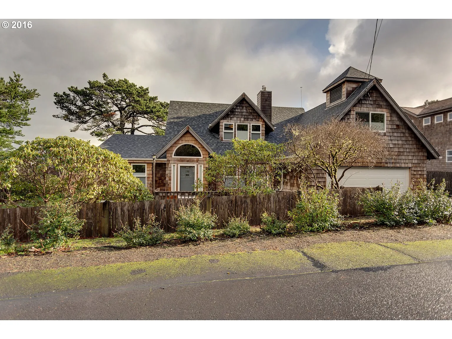 311 Marion Ave photo 1