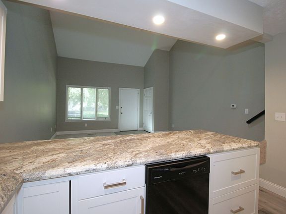5th image of 1702 Rockingham Dr APT 4