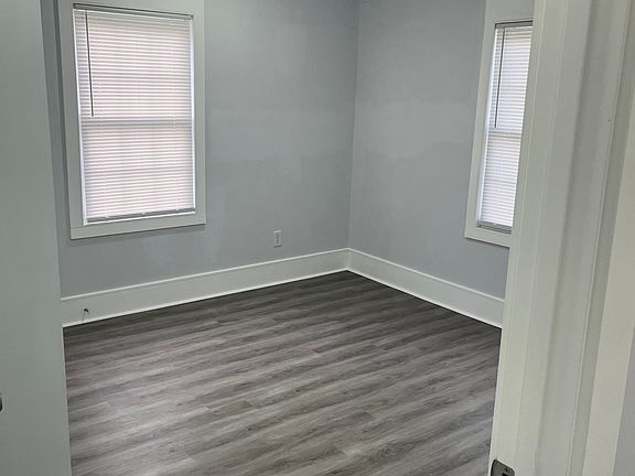 4th image of 515 Benton St