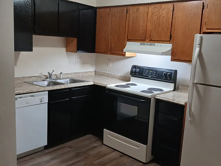 1900 Ramser Ct #8 — Photo 12