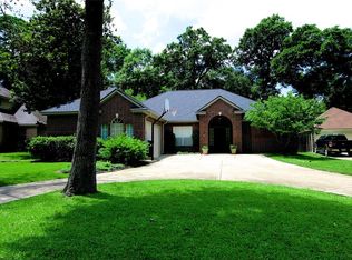 20 Wedgewood Blvd, Conroe, TX 77304