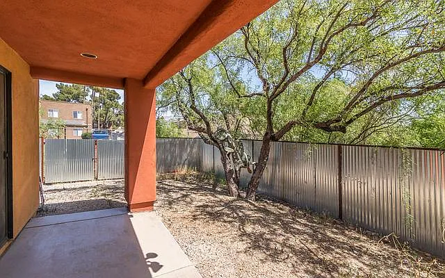 1317 E Hedrick Dr — Photo 7