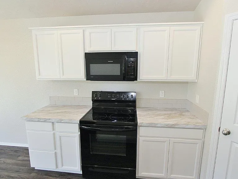 1642 N Pewter Ave — Photo 9