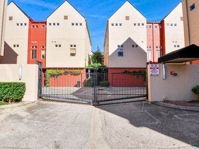 2436 Bissonnet Street #8, Houston, TX, 77005