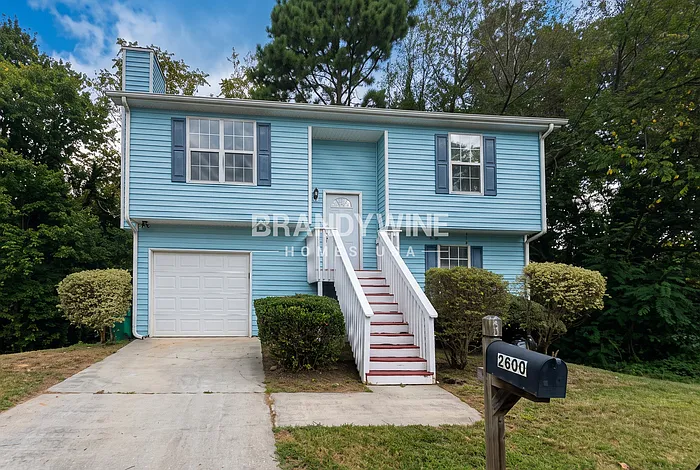 3 bed, 2.0 bath, 1166 sqft, $1,725 — Photo 2